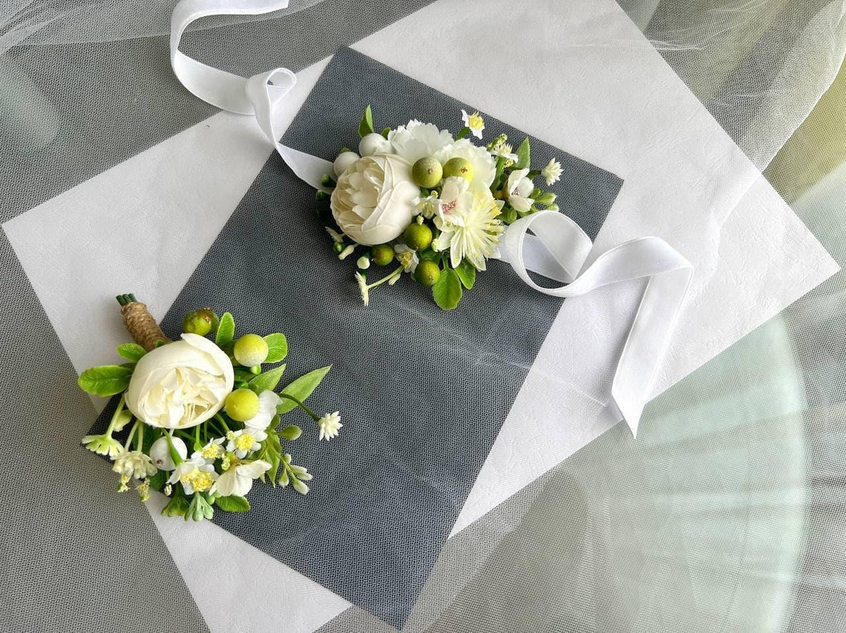 Green & White Rose Boutonniere: Groom Wedding Accessories