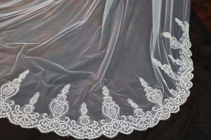 a wedding veil with white lace on it