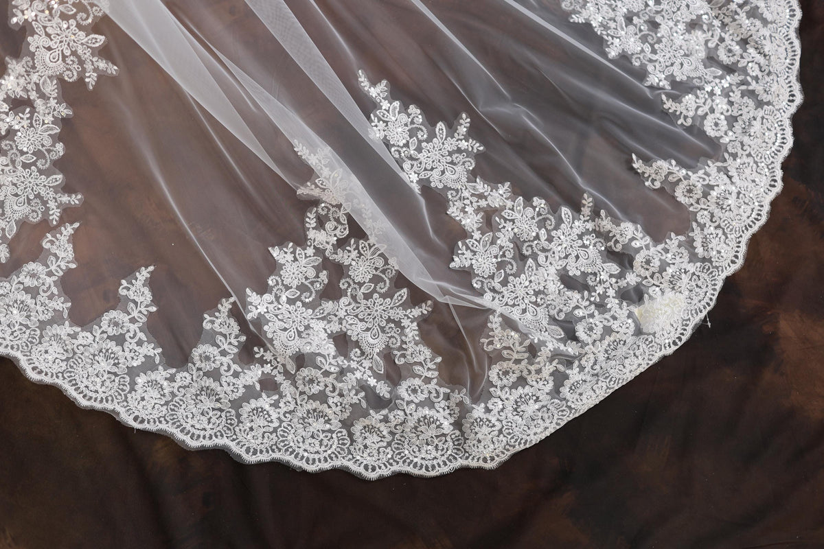 a wedding veil with white lace on it