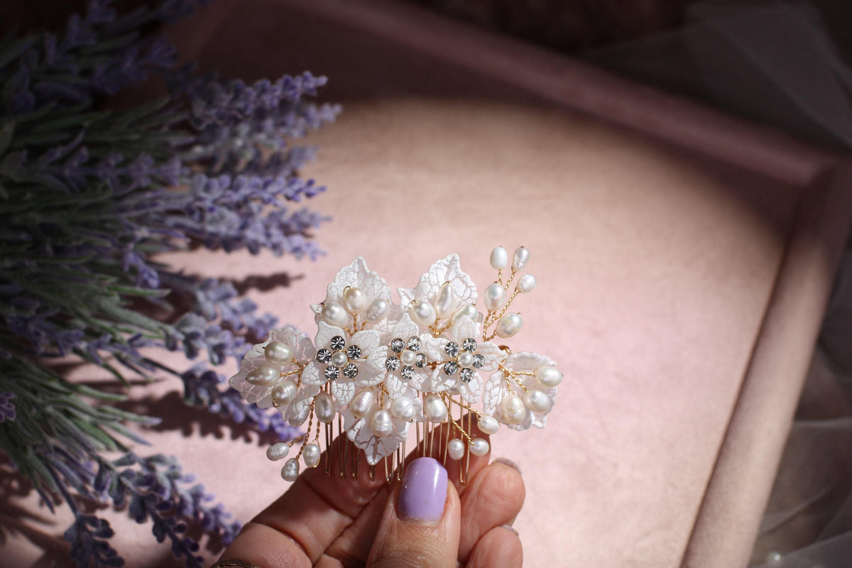 White Flower Pearl Wedding Hair Comb, Gold Bridal Hair Piece, 6 Inch