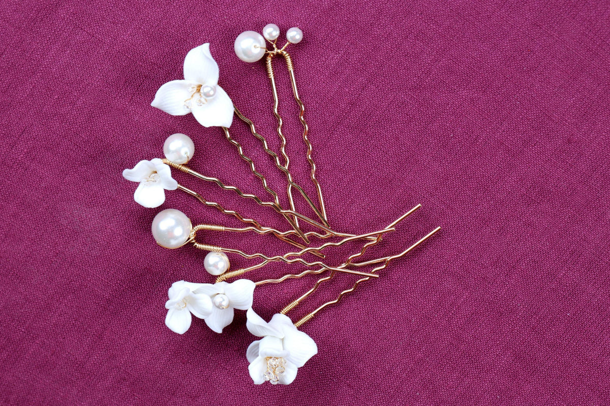 a close up of a hair comb with flowers on it