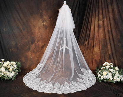 a bridal veil and bouquet of white flowers