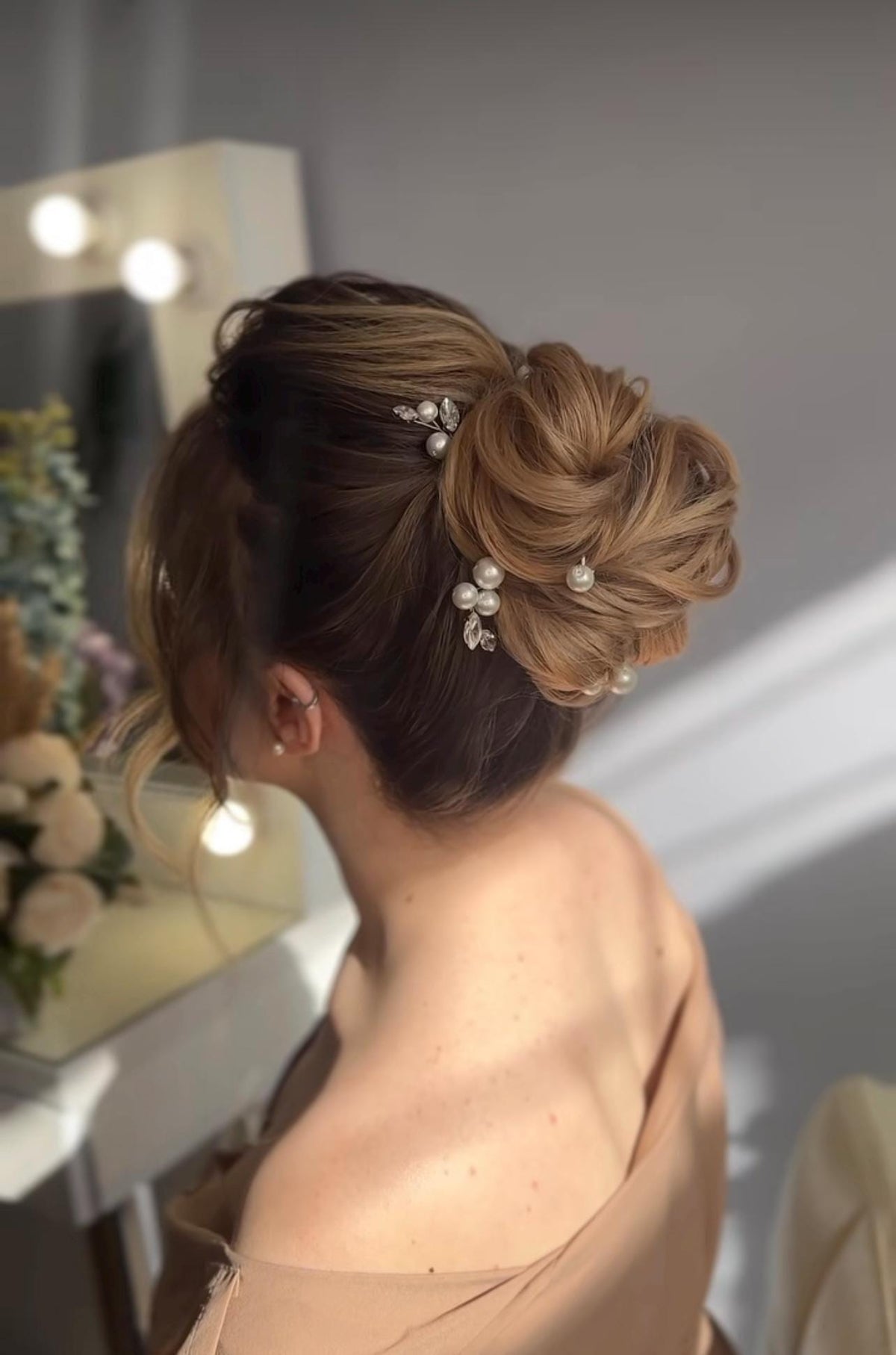 a woman with a hair comb in her hair