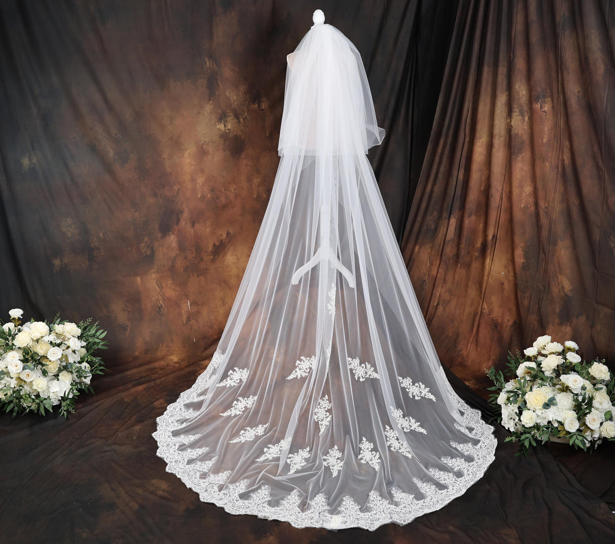 a bridal veil and bouquet of white flowers