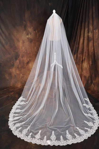 a wedding veil with a lace edge on a mannequin