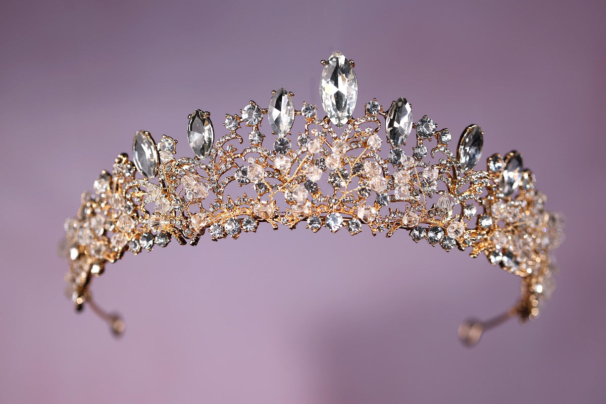 a tiara with a lot of diamonds on it