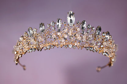 a tiara with a lot of diamonds on it