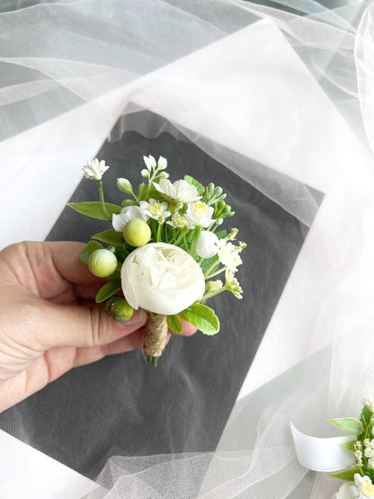 Green & White Rose Boutonniere: Groom Wedding Accessories