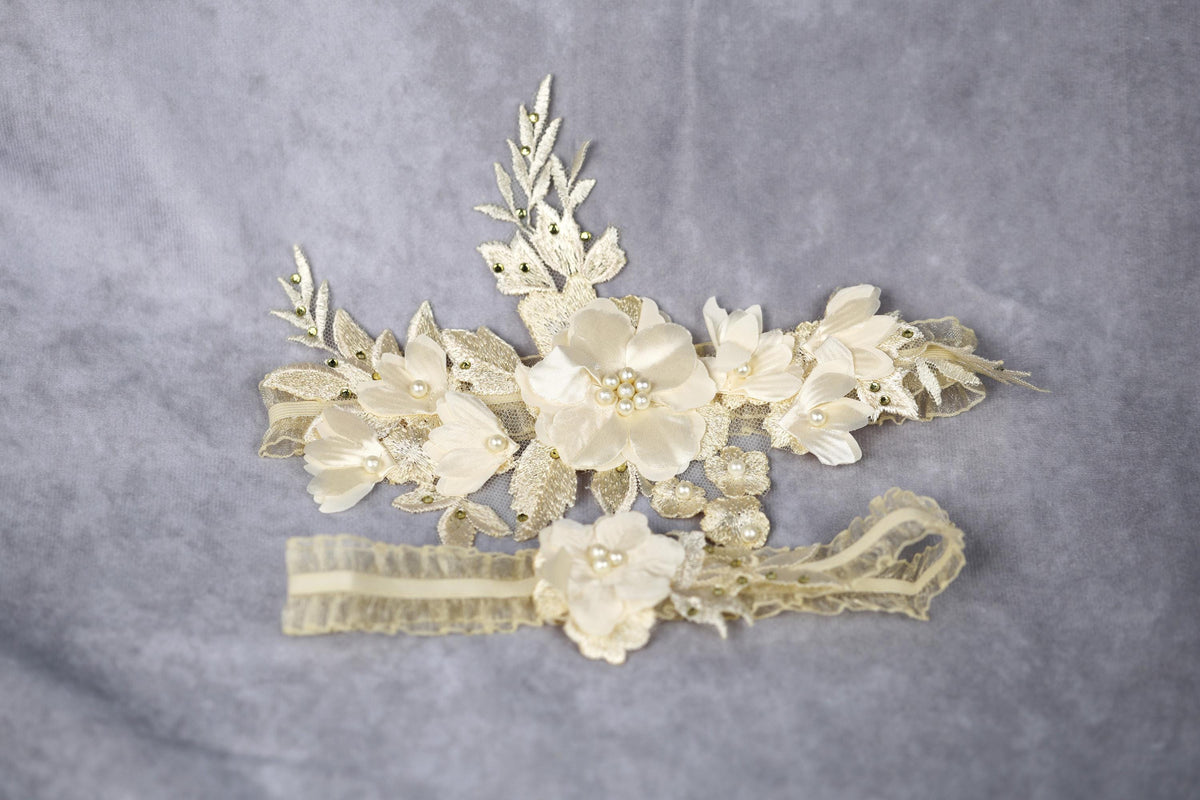 a close up of a hair comb with flowers on it