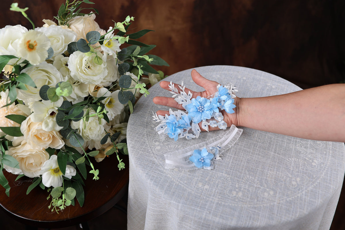 a bouquet of white and blue flowers on a table