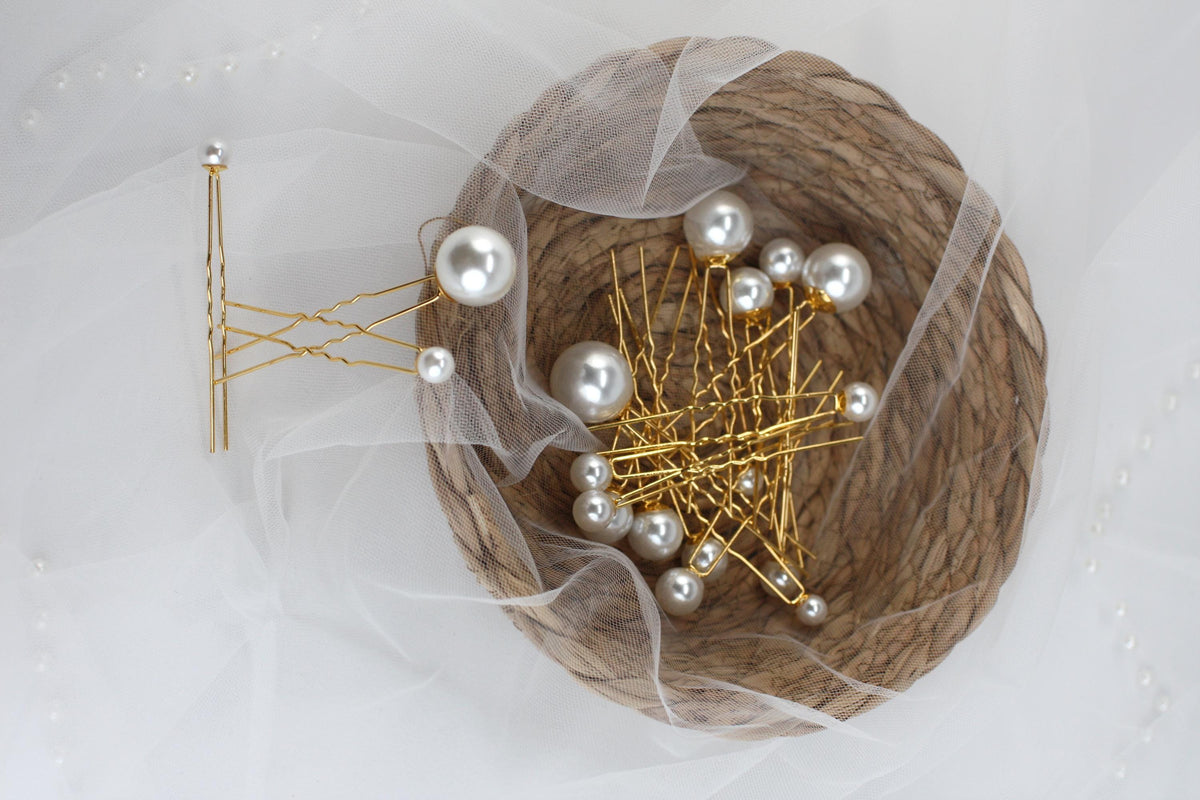 a basket filled with lots of pins and pearls