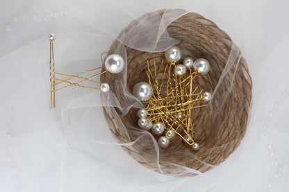 a basket filled with lots of pins and pearls