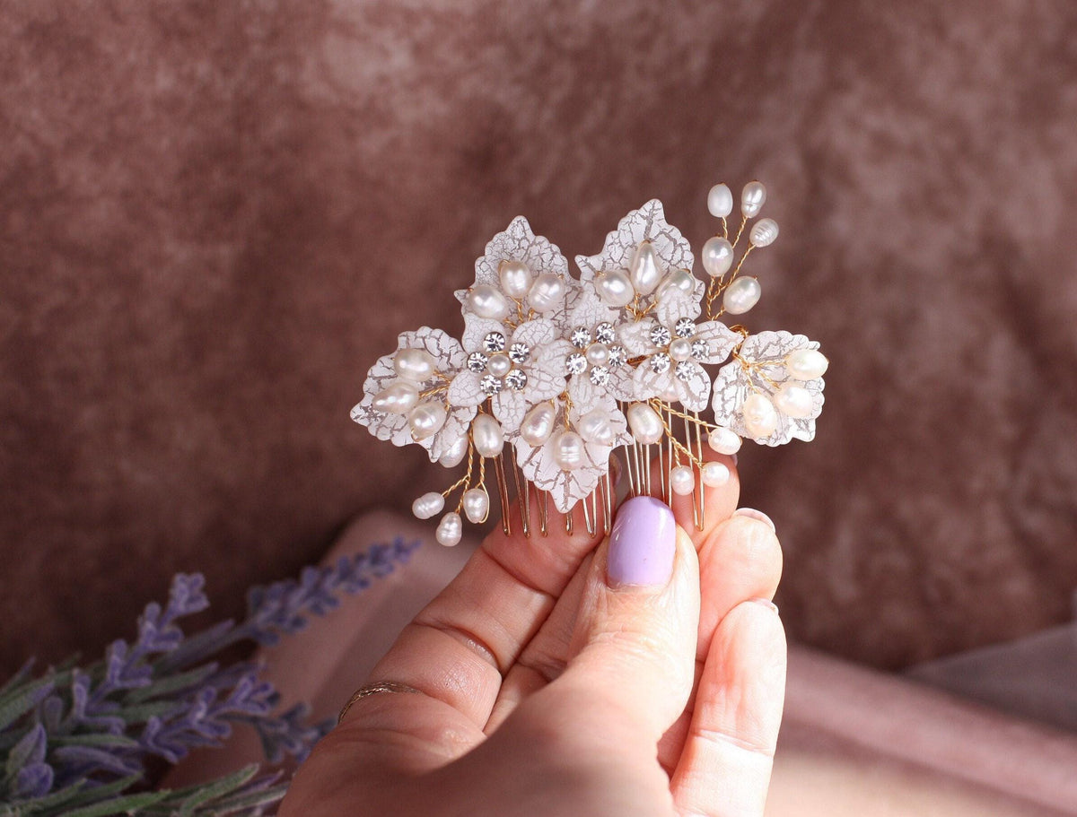 White Flower Pearl Wedding Hair Comb, Gold Bridal Hair Piece, 6 Inch