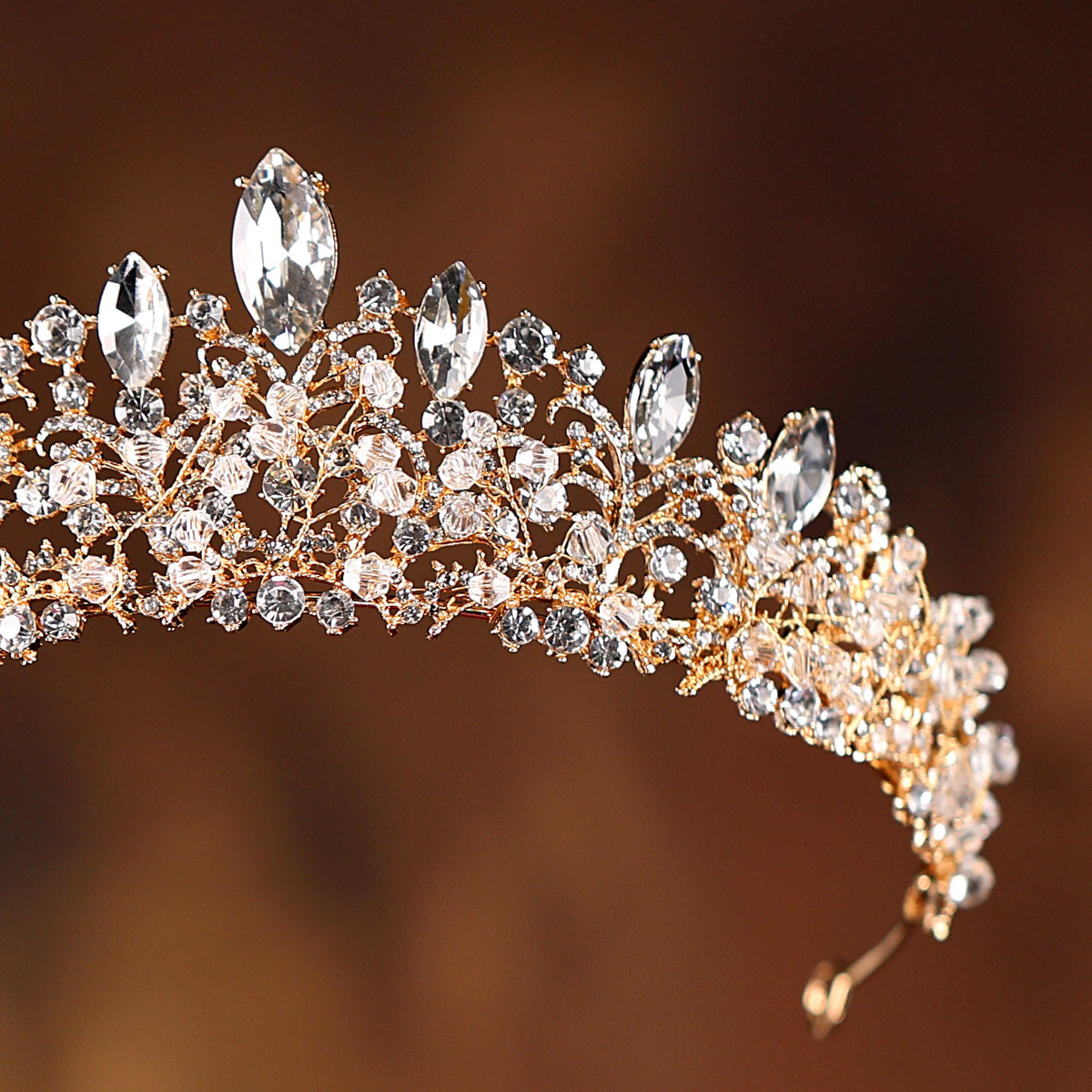 a tiara with a bunch of diamonds on it