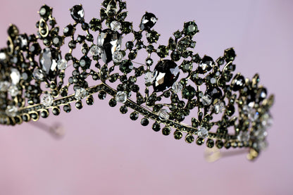 a tiara made of black and white stones