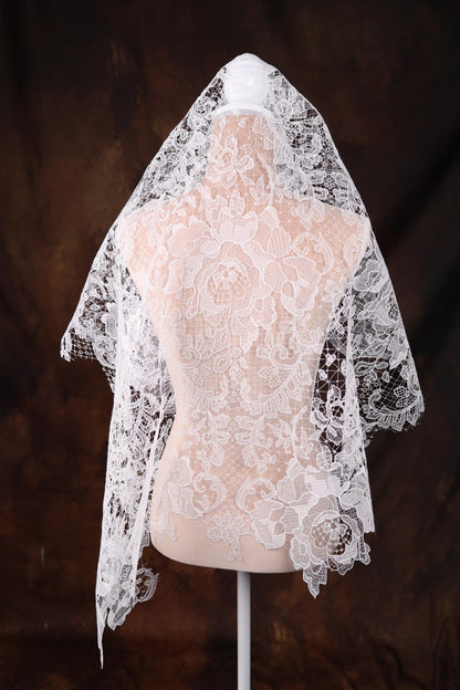 a mannequin wearing a wedding veil on a mannequin