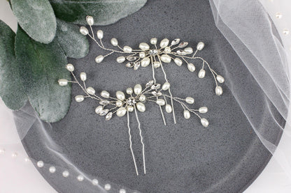 a close up of a piece of cloth with flowers on it
