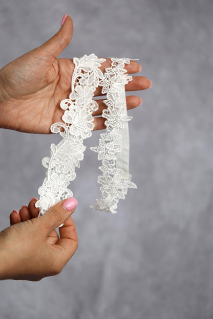 White lace wedding garter, lace toss bridal garter, wedding accessories, sexy lingerie, floral keepsake garter