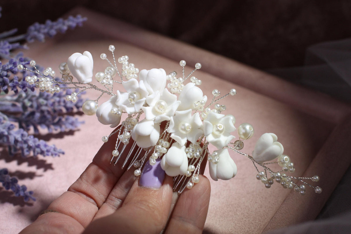 White Flower Bridal Hair Comb, Pearl Wedding Hairpiece
