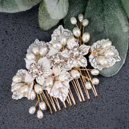 White Flower Pearl Wedding Hair Comb, Gold Bridal Hair Piece, 6 Inch