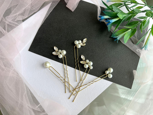 a bunch of pins sitting on top of a piece of paper