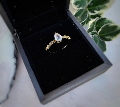 Vintage Gold Plated Sterling Silver Moonstone Teardrop Ring