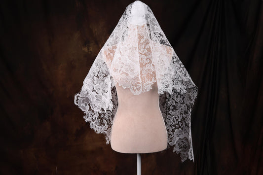 a mannequin with a veil on top of it