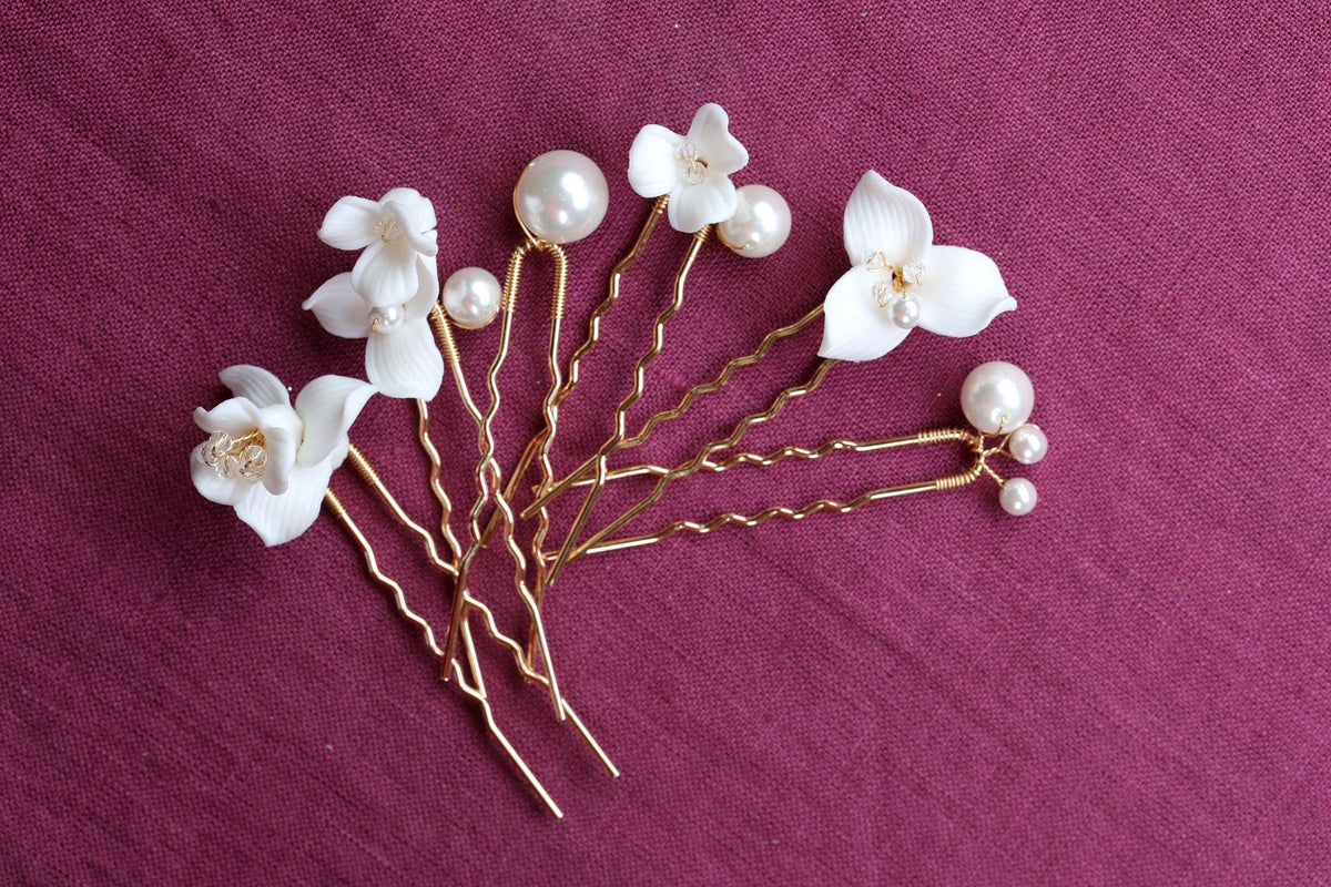 a bunch of flowers that are sitting on a table
