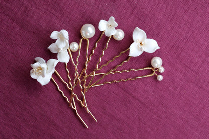 a bunch of flowers that are sitting on a table