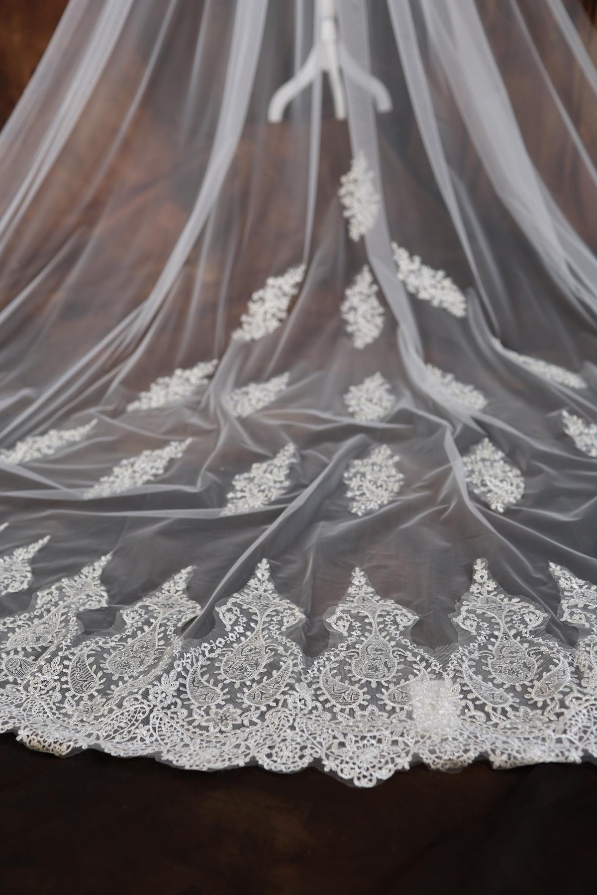 a wedding veil with white lace on it