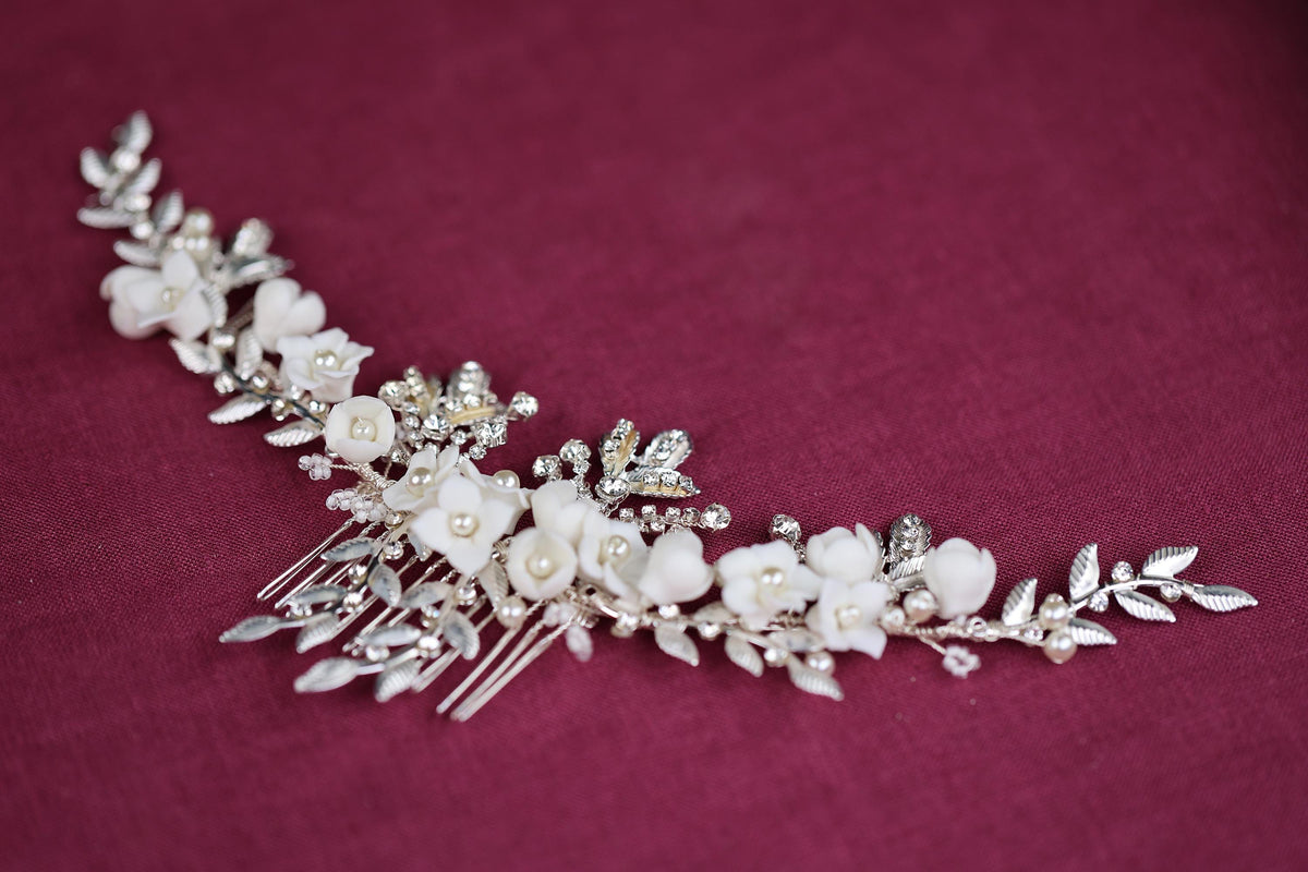 a bridal hair comb with flowers and leaves