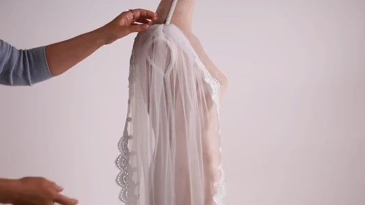 White Wavy Edge Wedding Veil, Soft Tulle Bridal Headpiece, Elegant Scalloped Lace