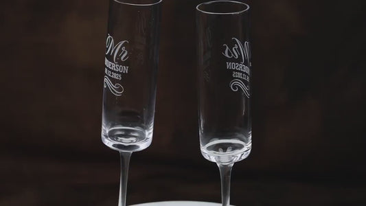 Personalized Wedding Champagne Flutes Set: Engraved Toasting Glasses (200 ml)