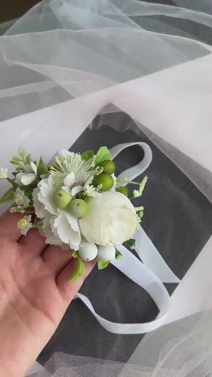 Green & White Rose Boutonniere: Groom Wedding Accessories